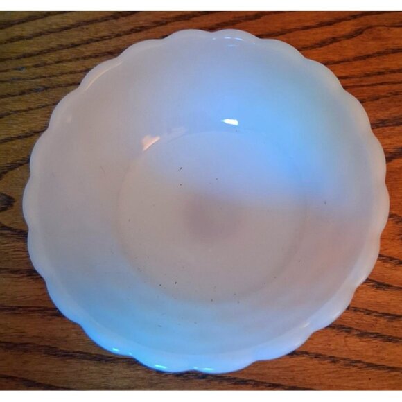 Vintage White Scalloped Milk Glass Compote Dish With Wooden Base - Picture 3 of 7